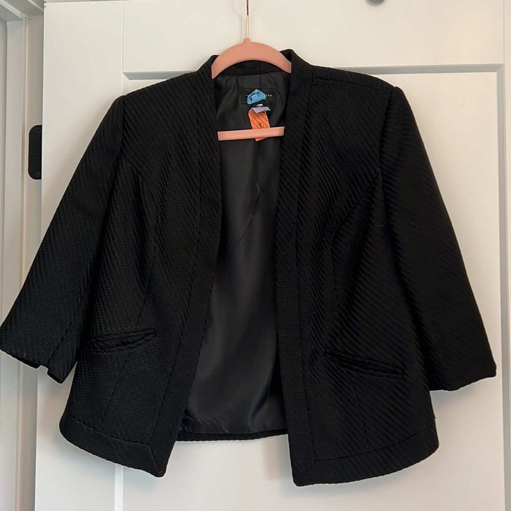 Investments Petite Black Blazer 4P with pockets - Picture 2 of 4